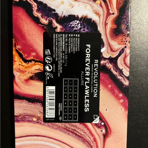 2 Makeup Revolution Palettes - Picture 3 of 8